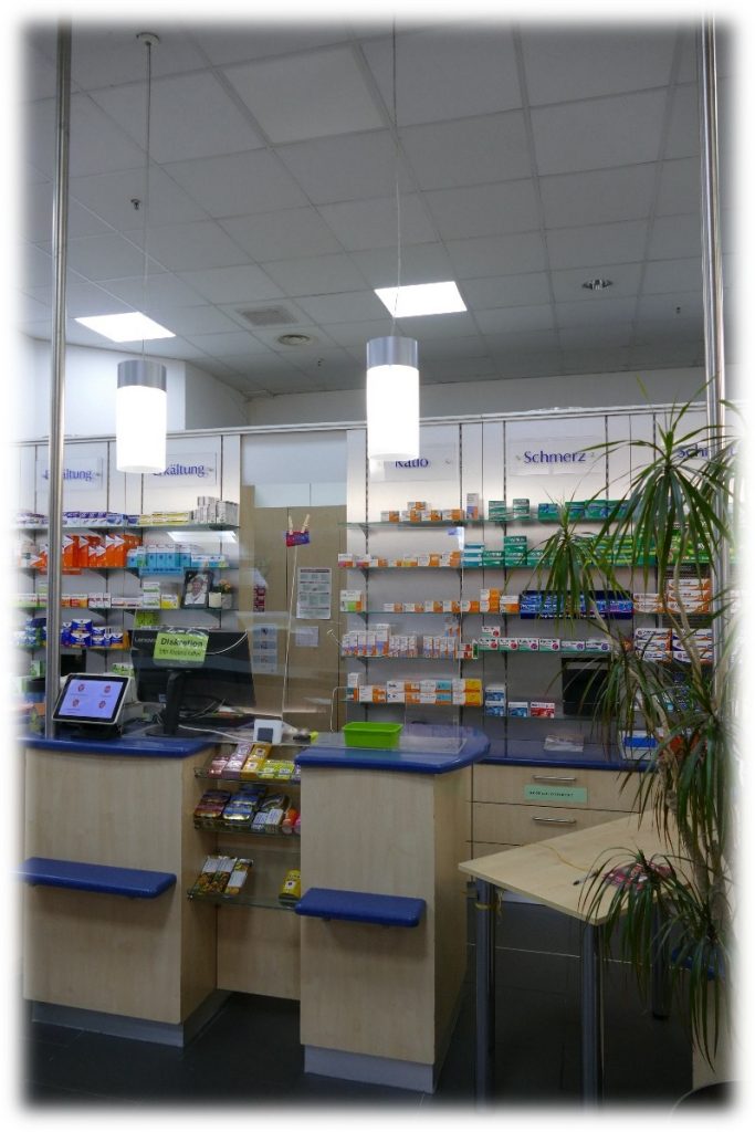 Weitwinkelaufnahme der Apotheke
