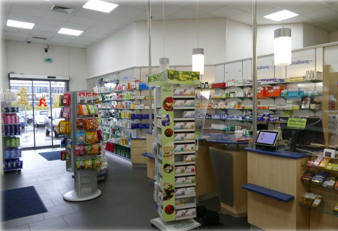 Innenansicht des Verkaufsbereichs der Apotheke